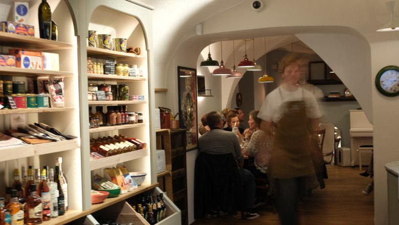 Feinste französische Spezialitäten im historischen Gewölbe – von Rohmilchkäse bis Tarte. Jeden Samstag Verkostung & Spezial-Events!, © La Marchande @Lily Feinste französische Spezialitäten im historischen Gewölbe – von Rohmilchkäse bis Tarte. Jeden Samstag Verkostung & Spezial-Events!, © La Marchande @Lily