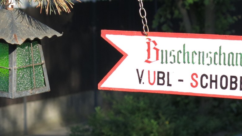 Willkommen!, © us Willkommen!, © us