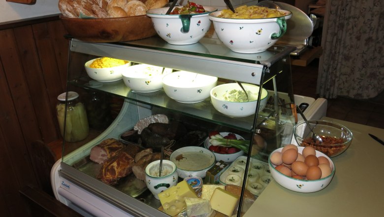 our Heurigen buffet, © us our Heurigen buffet, © us