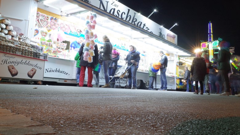 Glühwein - Langos - Zuckerwatte - kandierte Äpfel und vieles mehr!