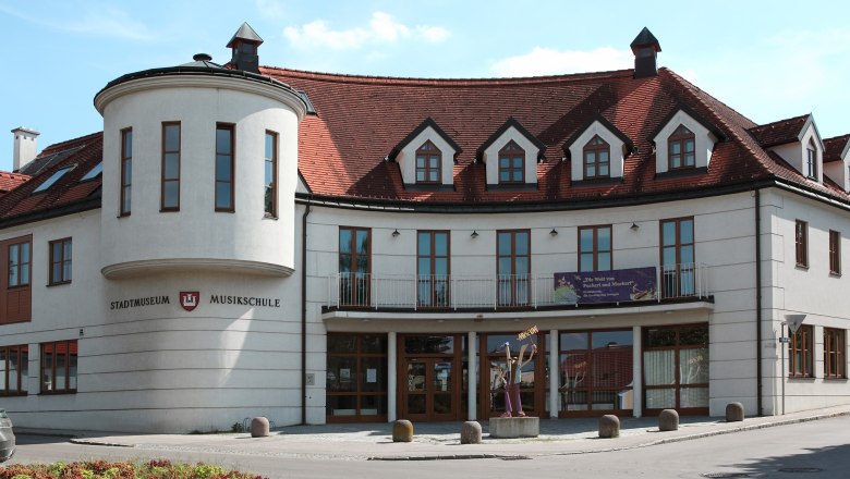 Au&szlig;enansicht Stadtmuseum und Musikschule Klosterneuburg, &copy; @ Stadtmuseum Klosterneuburg