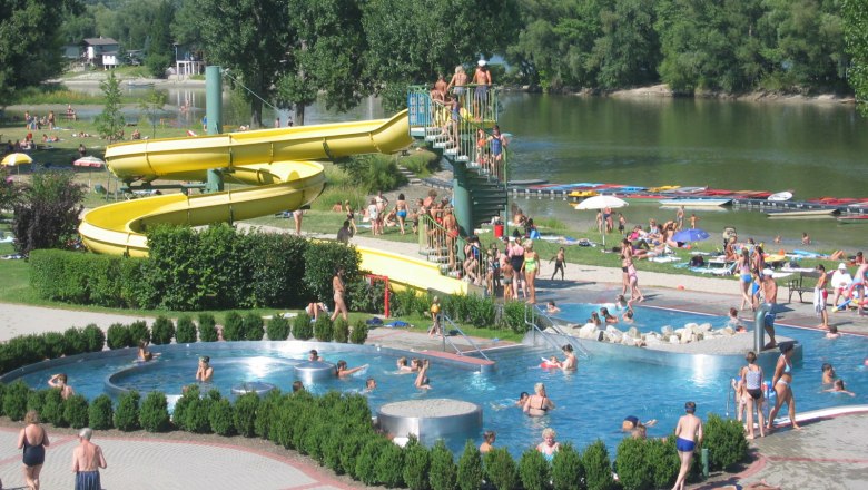 Lido_pool_slide, &copy; strandbad